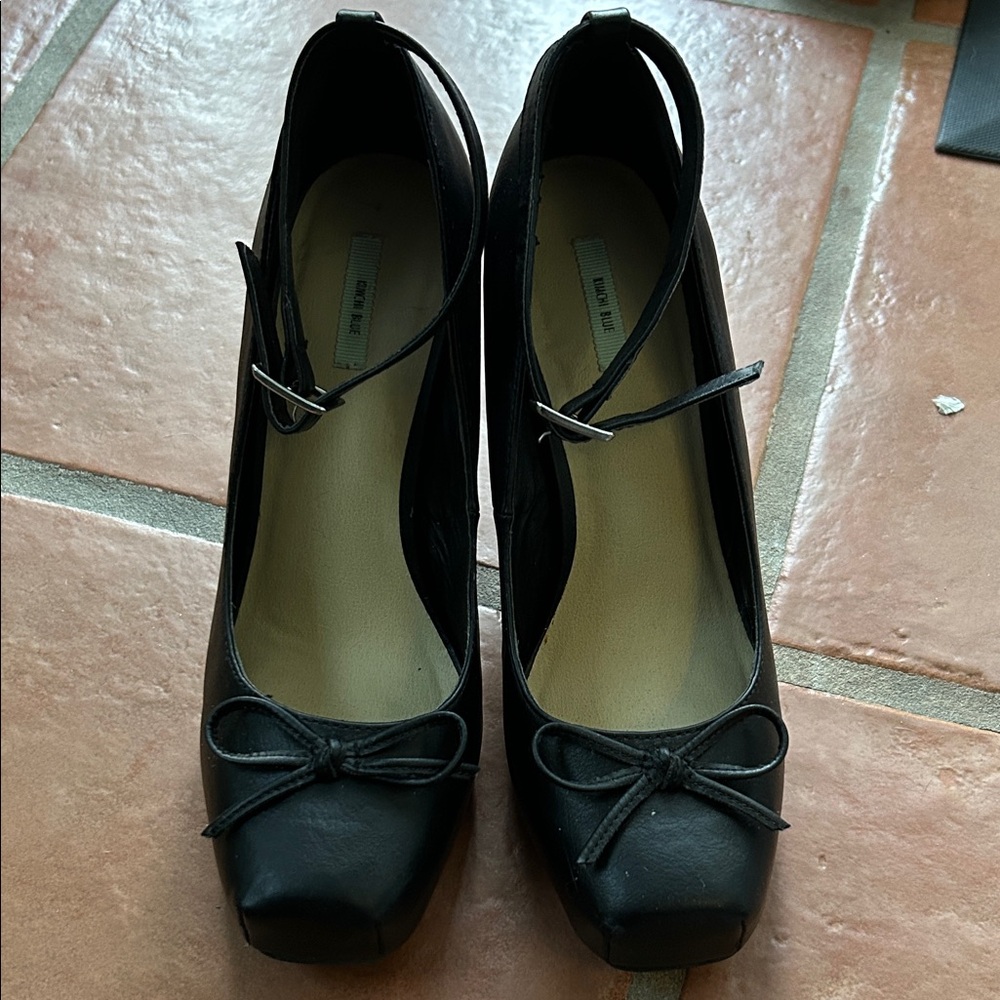 Kimchi Blue Black Platform Heel - Picture 3 of 6